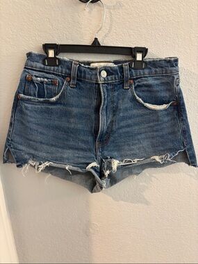 Abercrombie Mom Short High Rise